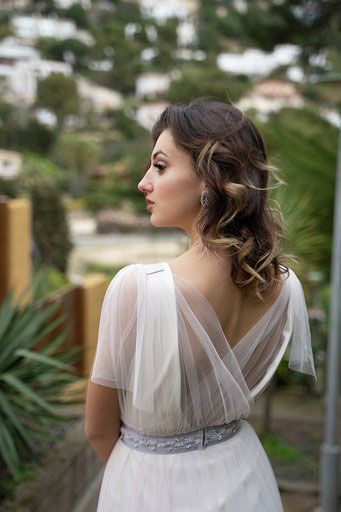 escote V vestido de tul