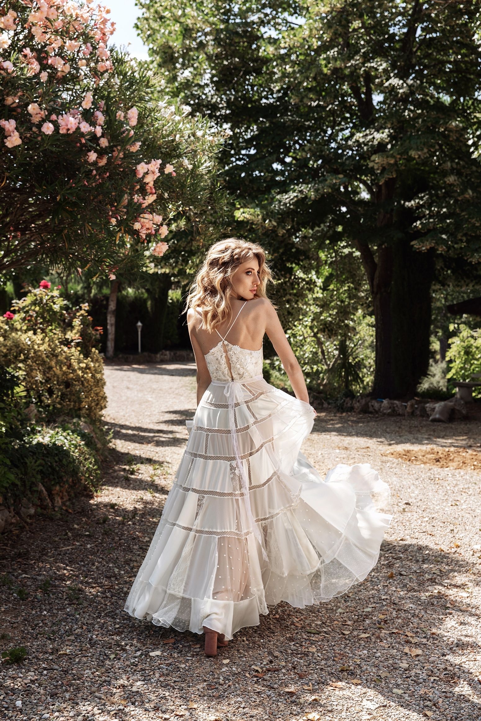 vestido de novia sostenible tirantes y falda boho