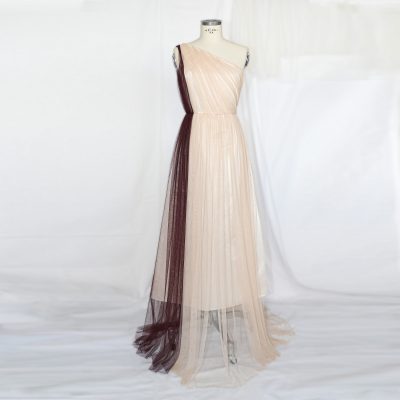 Vestido de tul beige largo