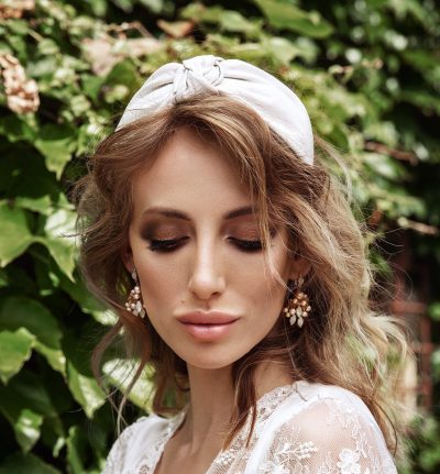 diadema cuero blanca