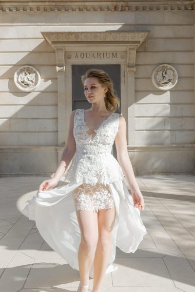 Top de encaje y falda de novia de chifon