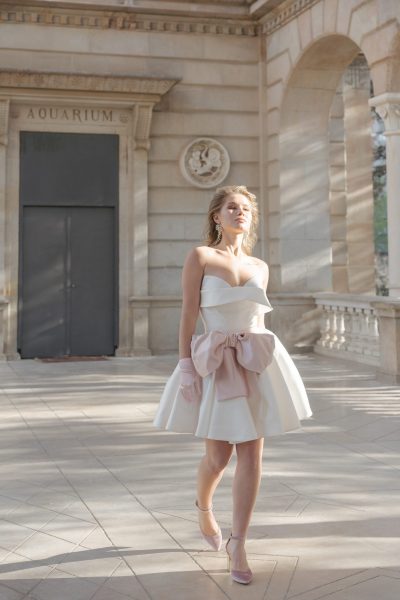 Top y falda corta estilo princesa con toques rosa
